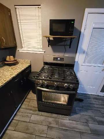 $1,900 | 1849 Redwood Drive, Harvey, LA 70058