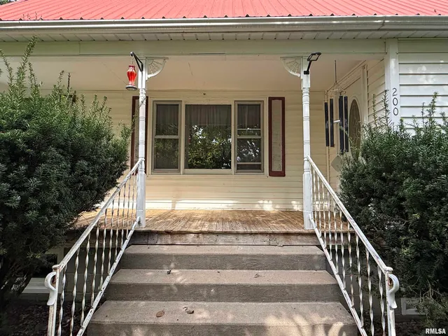 $197,900 | 200 Crestview Drive, Dongola, IL 62926