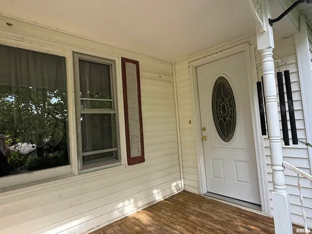 $197,900 | 200 Crestview Drive, Dongola, IL 62926