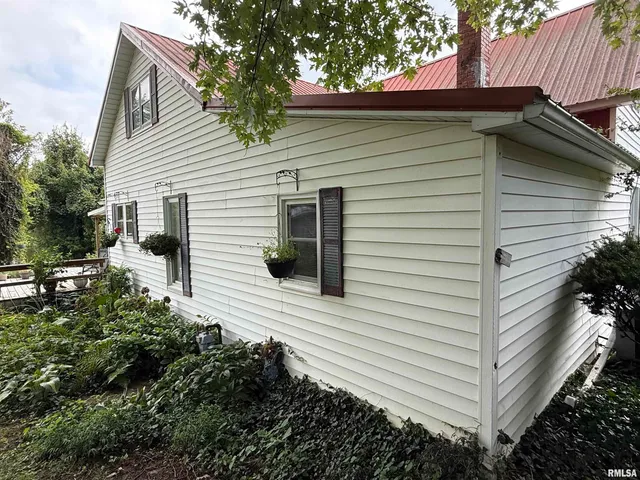 $197,900 | 200 Crestview Drive, Dongola, IL 62926