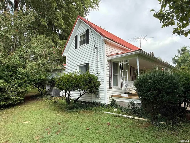 $197,900 | 200 Crestview Drive, Dongola, IL 62926