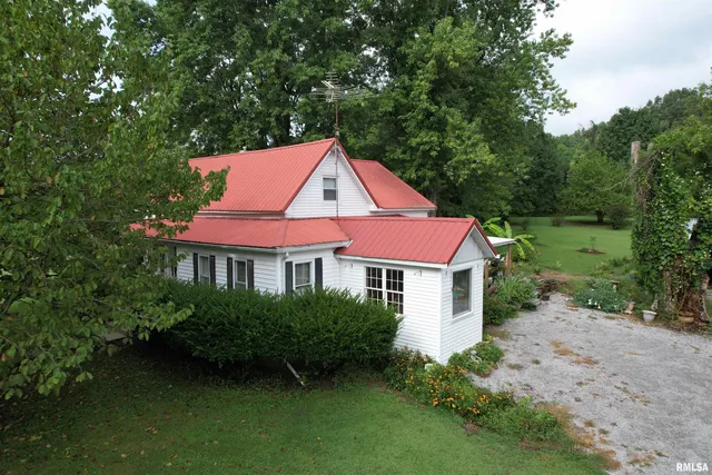 $197,900 | 200 Crestview Drive, Dongola, IL 62926