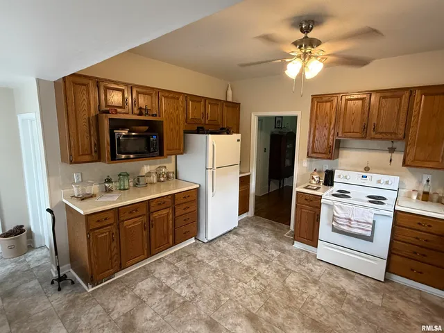 $197,900 | 200 Crestview Drive, Dongola, IL 62926