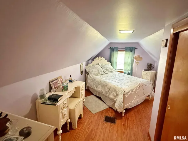 $197,900 | 200 Crestview Drive, Dongola, IL 62926