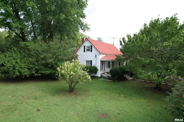 $197,900 | 200 Crestview Drive, Dongola, IL 62926