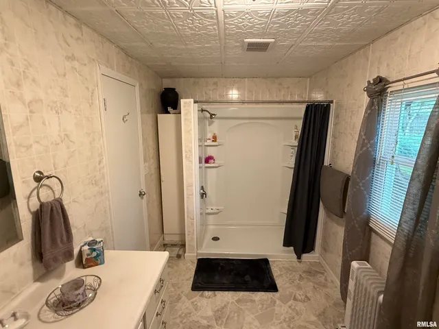 $197,900 | 200 Crestview Drive, Dongola, IL 62926