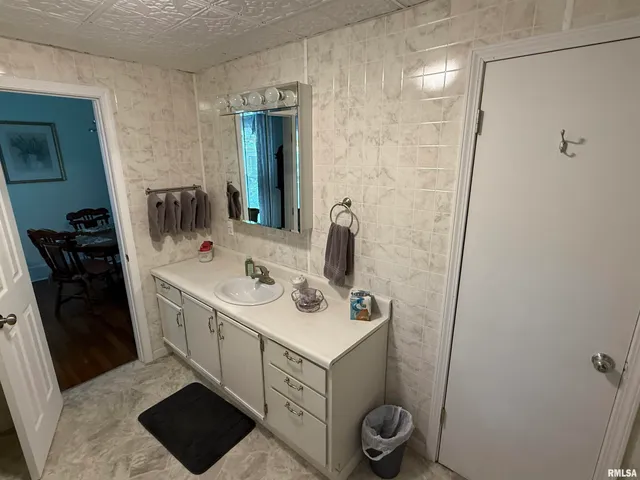 $197,900 | 200 Crestview Drive, Dongola, IL 62926