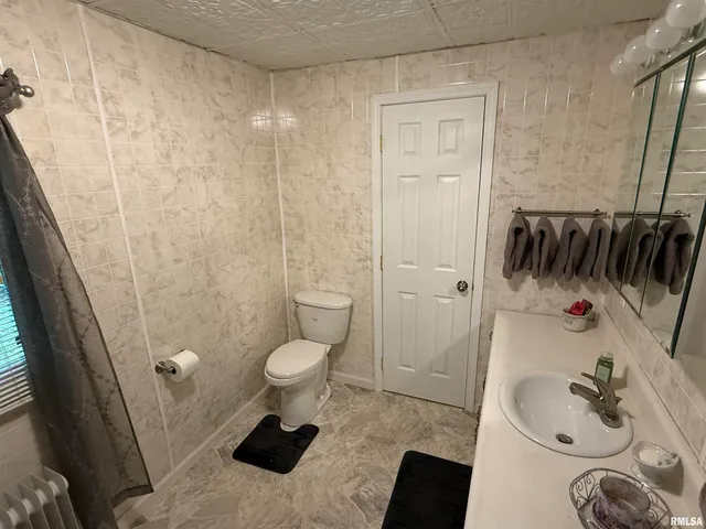 $197,900 | 200 Crestview Drive, Dongola, IL 62926