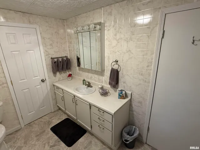 $197,900 | 200 Crestview Drive, Dongola, IL 62926