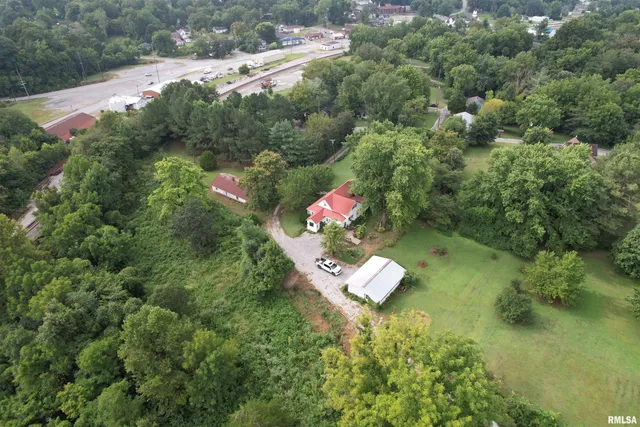 $197,900 | 200 Crestview Drive, Dongola, IL 62926