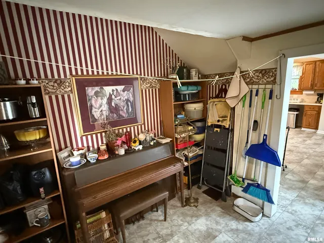 $197,900 | 200 Crestview Drive, Dongola, IL 62926