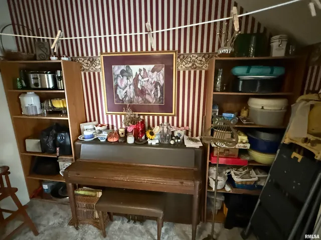 $197,900 | 200 Crestview Drive, Dongola, IL 62926