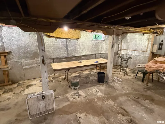 $197,900 | 200 Crestview Drive, Dongola, IL 62926