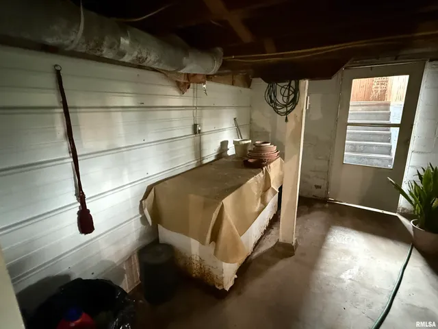 $197,900 | 200 Crestview Drive, Dongola, IL 62926