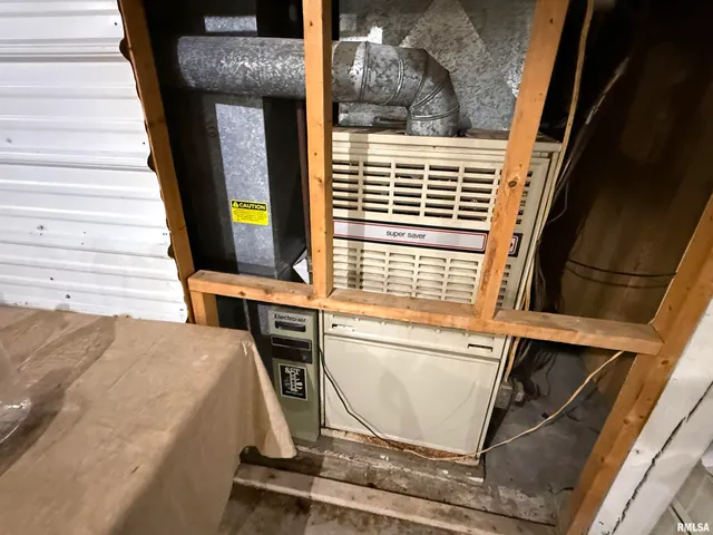 $197,900 | 200 Crestview Drive, Dongola, IL 62926