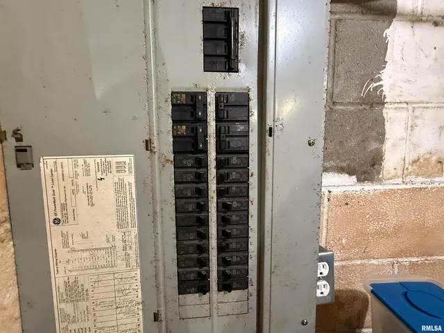 $197,900 | 200 Crestview Drive, Dongola, IL 62926