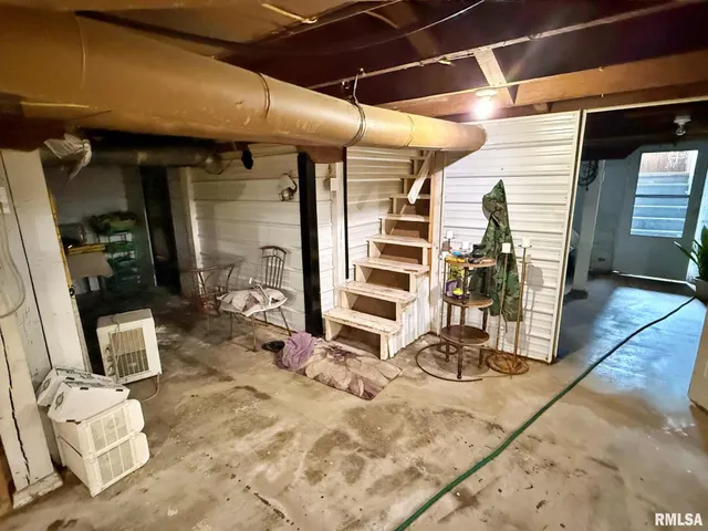 $197,900 | 200 Crestview Drive, Dongola, IL 62926