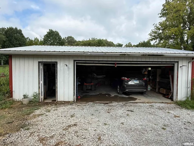 $197,900 | 200 Crestview Drive, Dongola, IL 62926