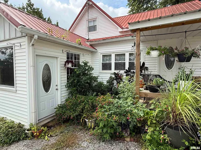 $197,900 | 200 Crestview Drive, Dongola, IL 62926