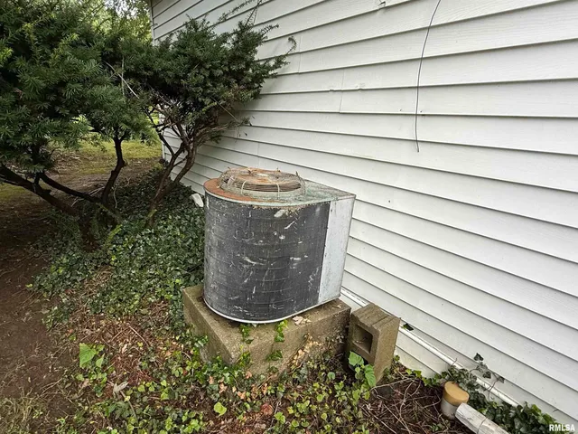 $197,900 | 200 Crestview Drive, Dongola, IL 62926