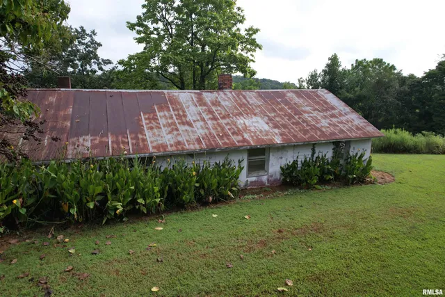 $197,900 | 200 Crestview Drive, Dongola, IL 62926