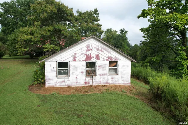 $197,900 | 200 Crestview Drive, Dongola, IL 62926