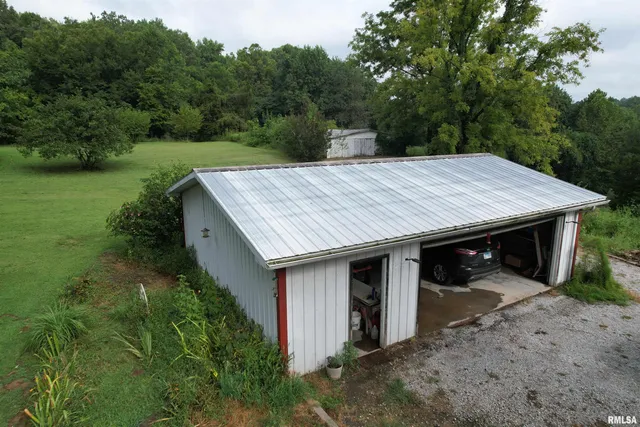 $197,900 | 200 Crestview Drive, Dongola, IL 62926