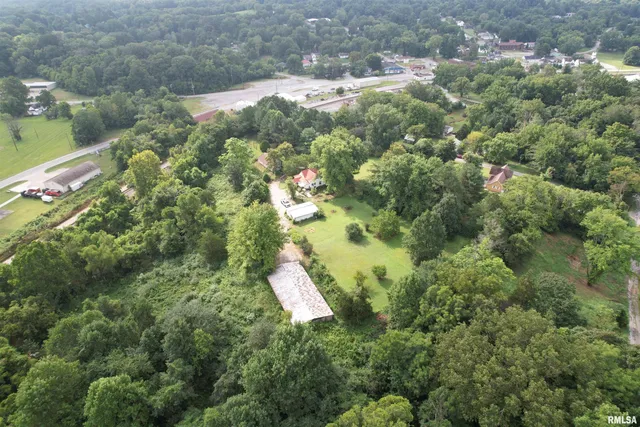 $197,900 | 200 Crestview Drive, Dongola, IL 62926