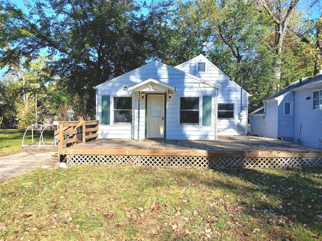 $199,900 | 112 Hazel Court, Island Lake, IL 60042