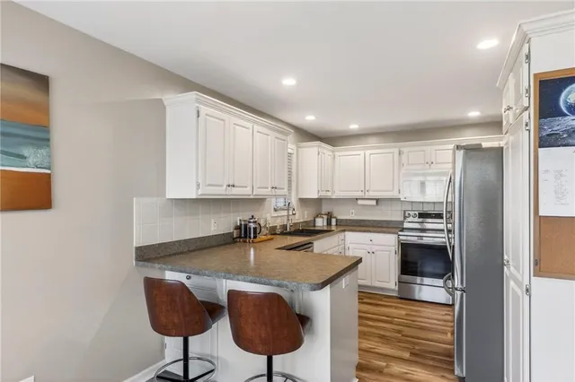 $329,900 | 5509 Long View Drive, St. Joseph, MO 64503