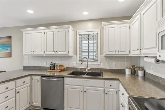 $329,900 | 5509 Long View Drive, St. Joseph, MO 64503