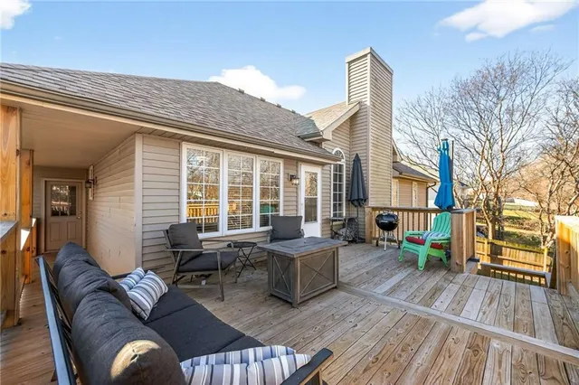 $329,900 | 5509 Long View Drive, St. Joseph, MO 64503