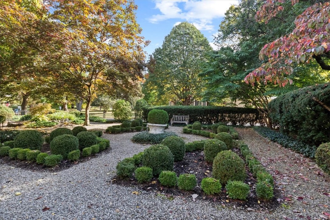 901 East Avenue, Unit A Rochester, NY 14607 - Photo 35 of 38