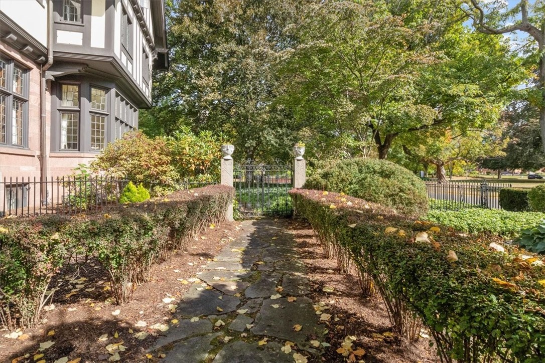 901 East Avenue, Unit A Rochester, NY 14607 - Photo 37 of 38