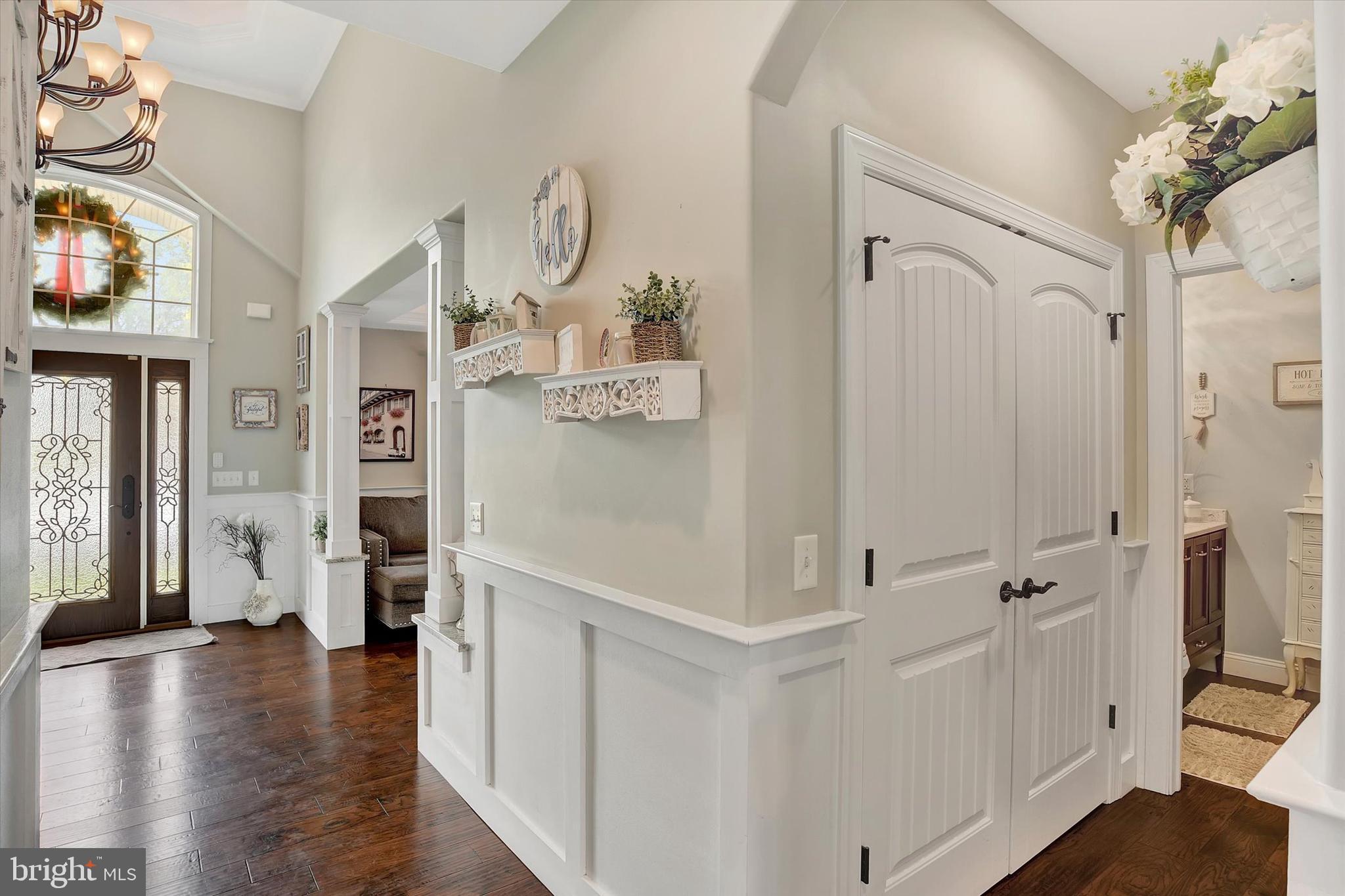 223 Colebrook Road Elizabethtown, PA 17022 - Photo 4 of 40 Vestibule