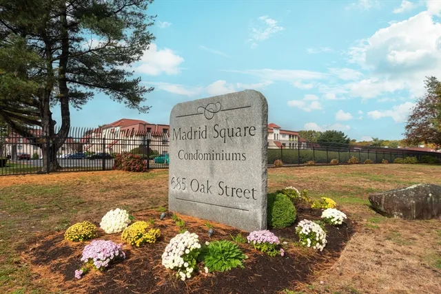 a sign that is sitting in the middle of the river