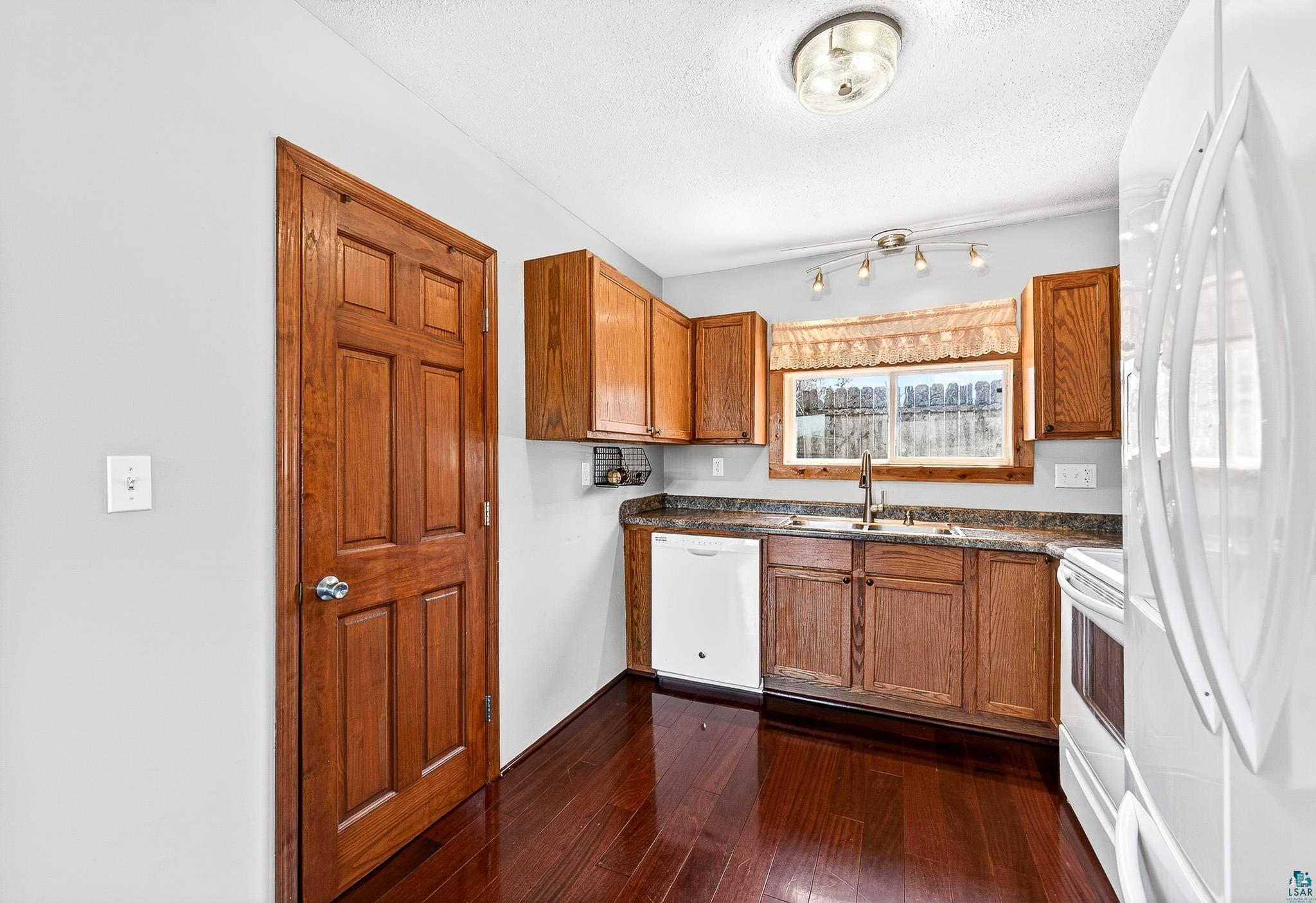 4742 Chicago Avenue Duluth, MN 55803 - Photo 11 of 28