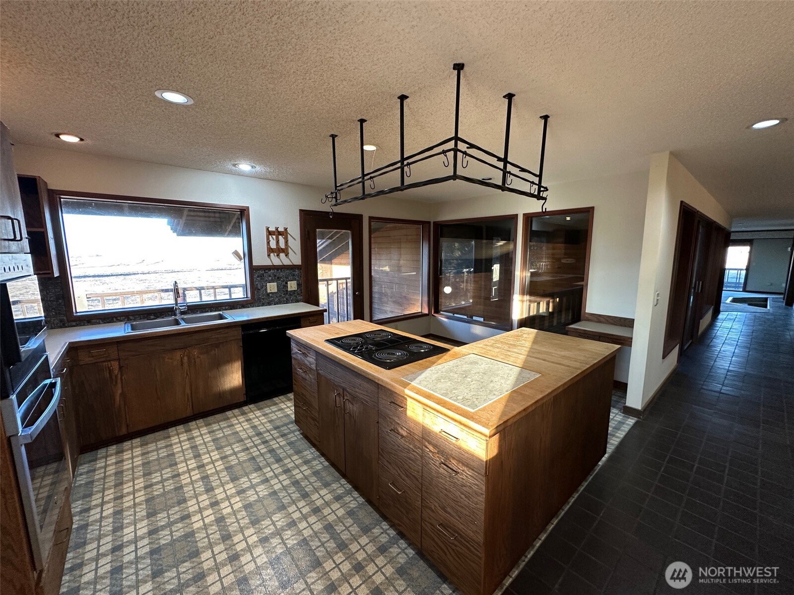 1303 Nightingale Road Wapato, WA 98951 - Photo 12 of 32 a kitchen with stainless steel appliances granite countertop a sink and a stove