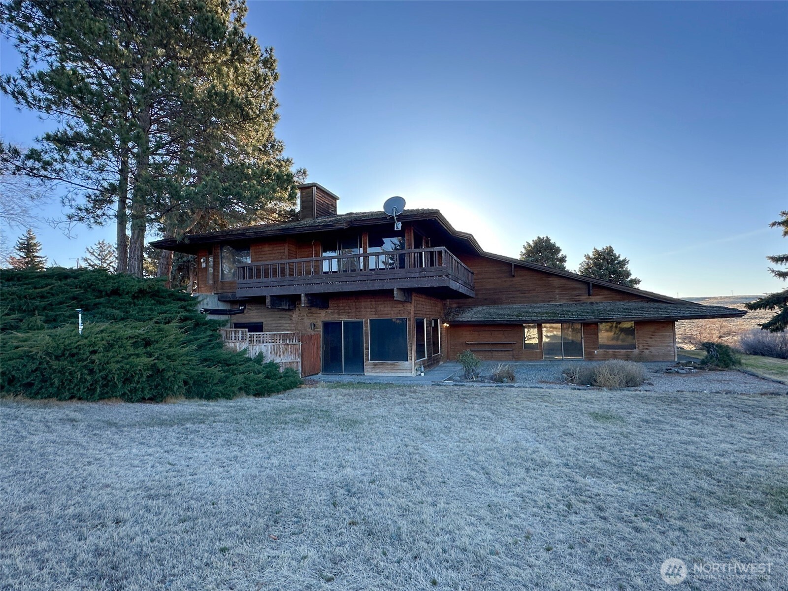 1303 Nightingale Road Wapato, WA 98951 - Photo 3 of 32 a house that has a tree in front of it