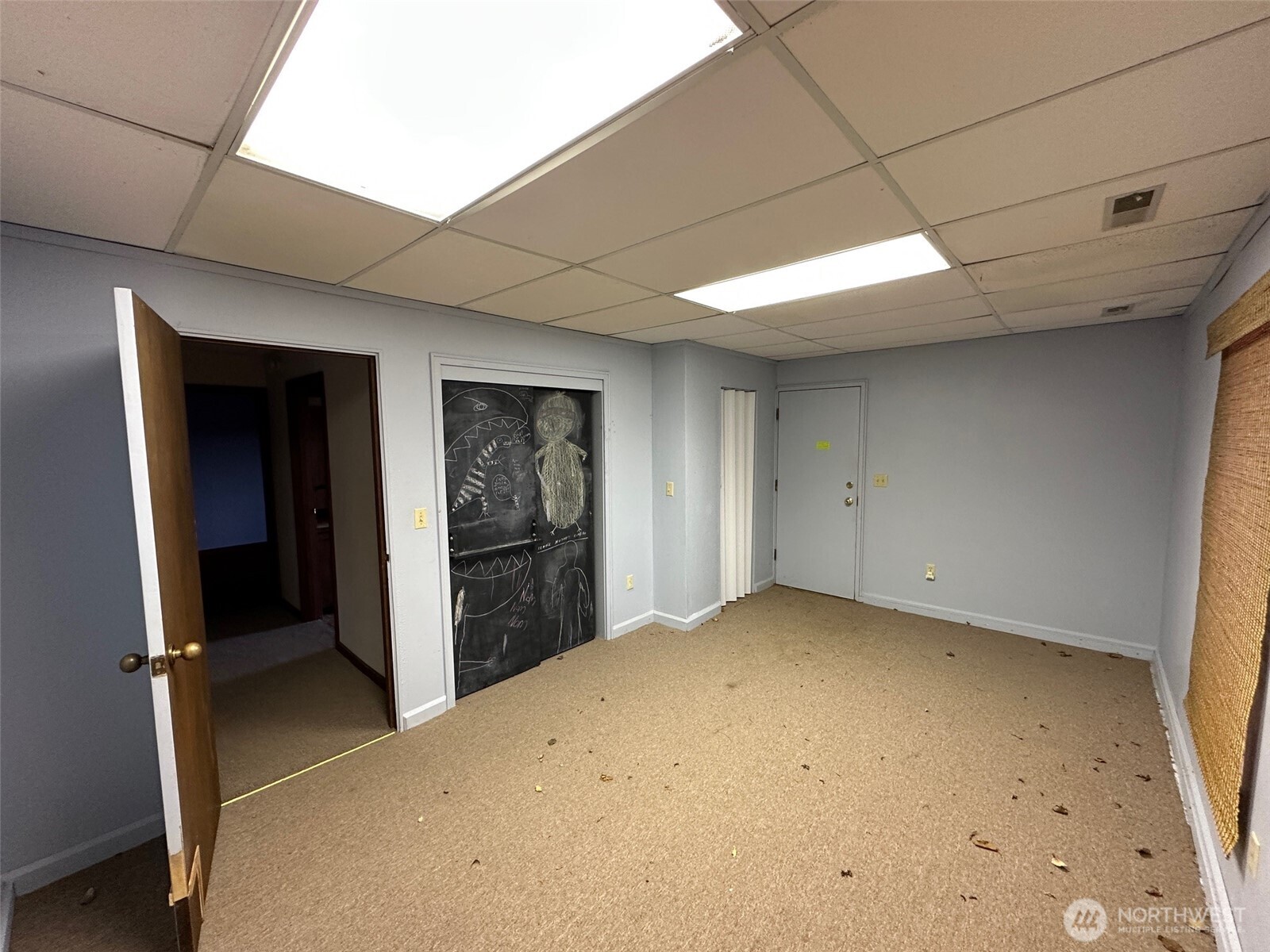 1303 Nightingale Road Wapato, WA 98951 - Photo 32 of 32 a view of a livingroom with an empty space