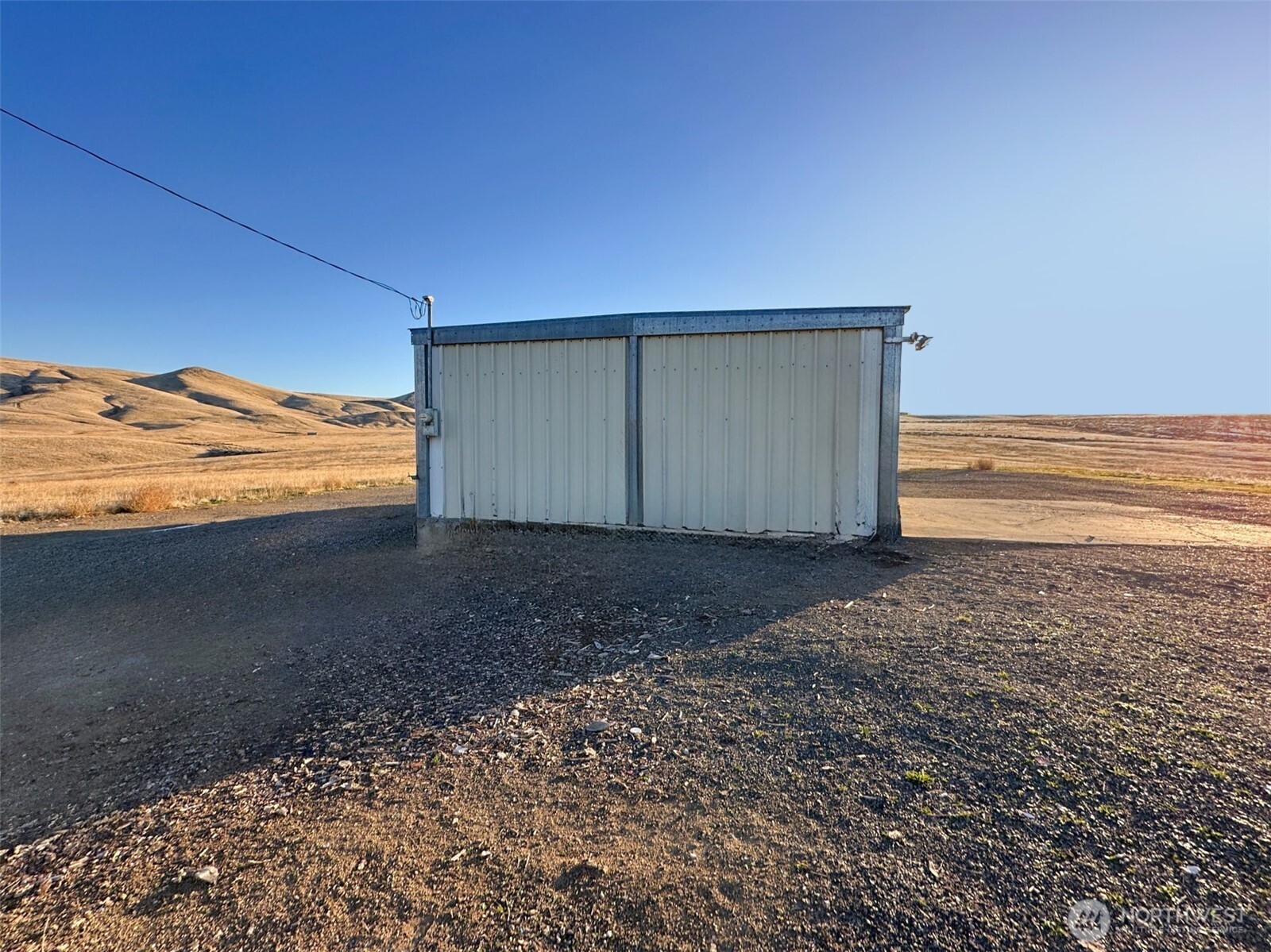 1303 Nightingale Road Wapato, WA 98951 - Photo 7 of 32 a view of an empty room and mountain