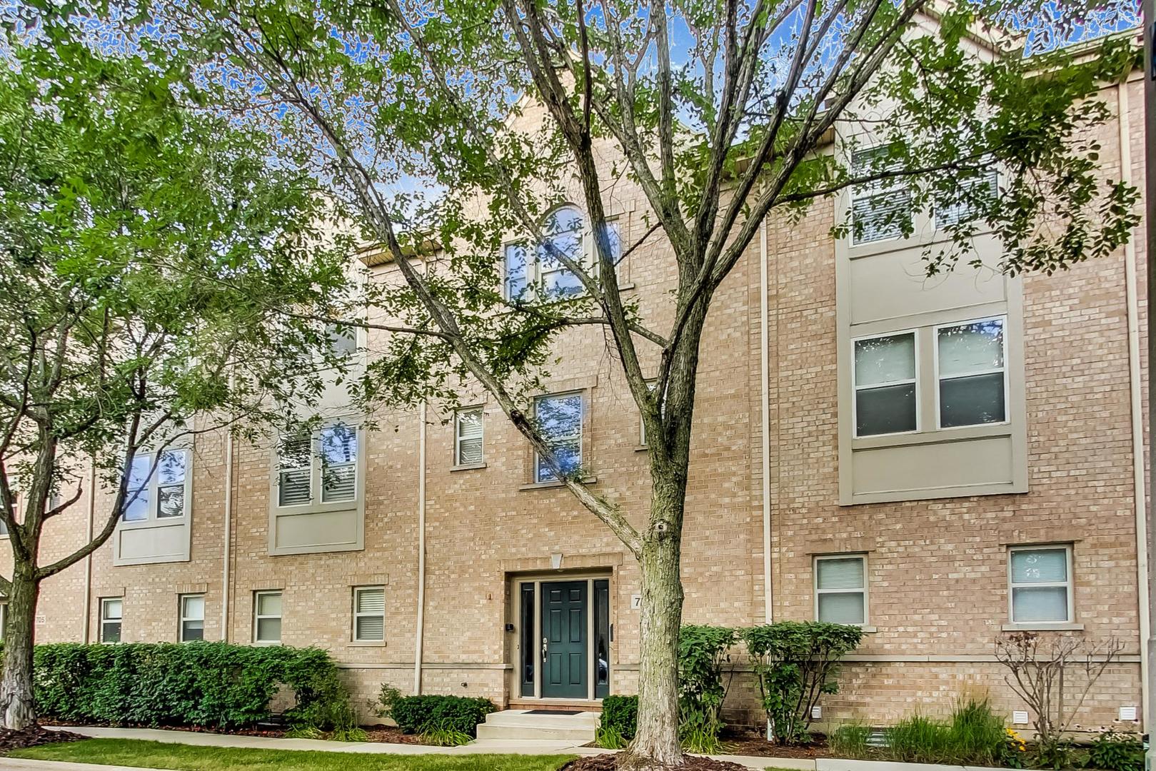 701 Lyster Road, Unit 701 Highwood, IL 60040 - Photo 2 of 38