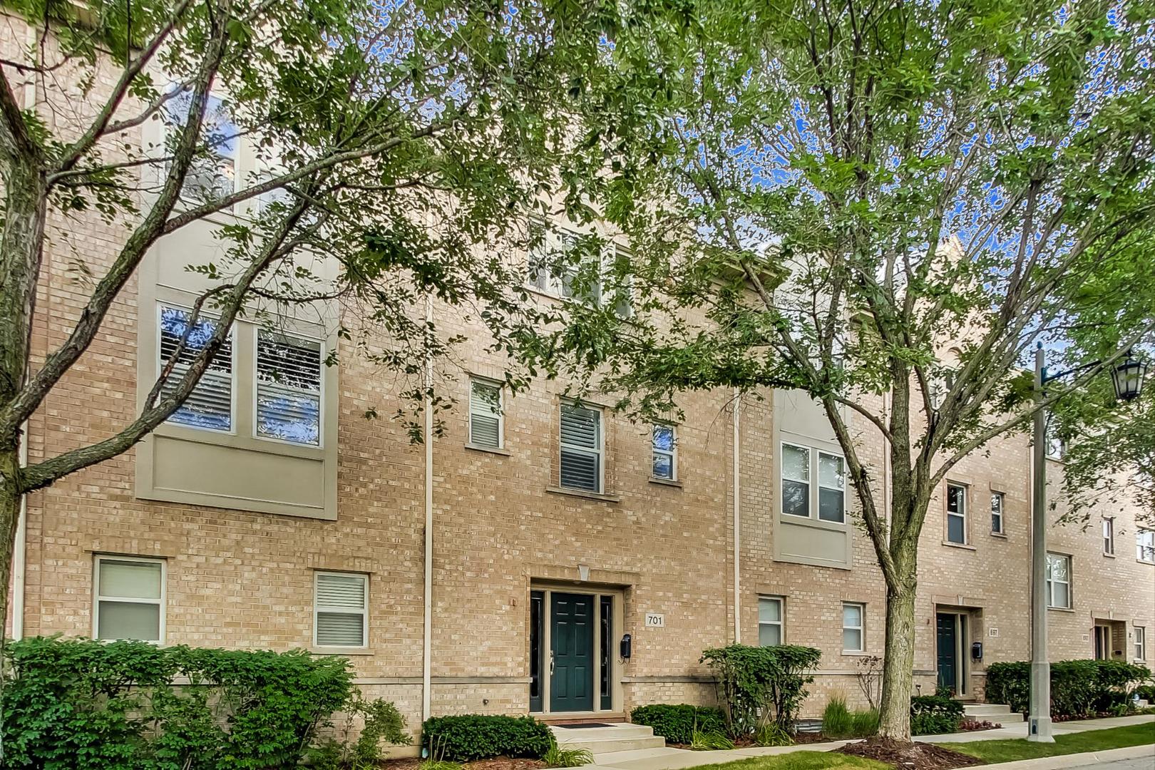 701 Lyster Road, Unit 701 Highwood, IL 60040 - Photo 3 of 38