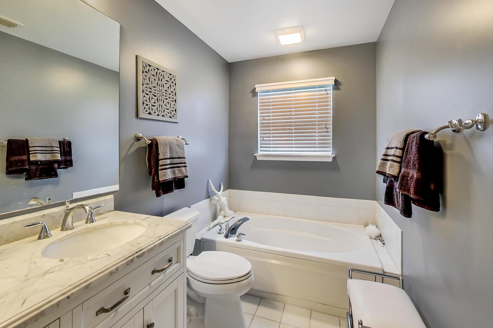 701 Lyster Road, Unit 701 Highwood, IL 60040 - Photo 25 of 38