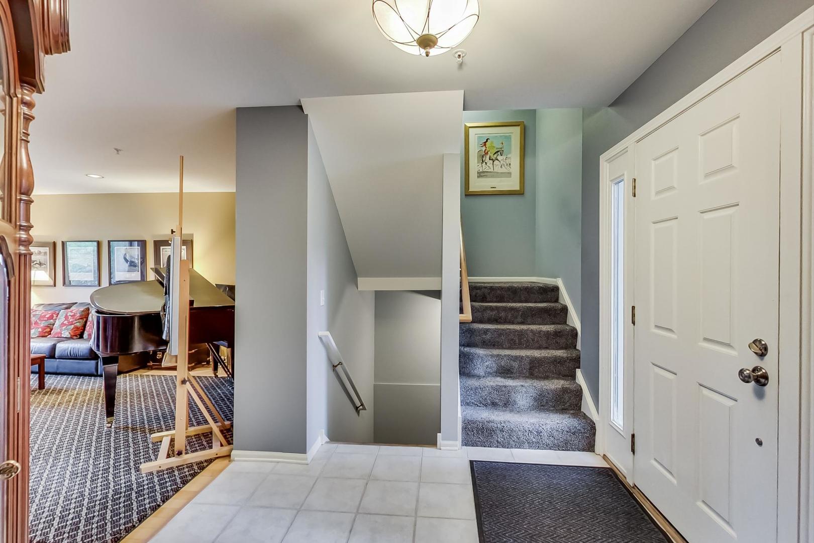 701 Lyster Road, Unit 701 Highwood, IL 60040 - Photo 4 of 38