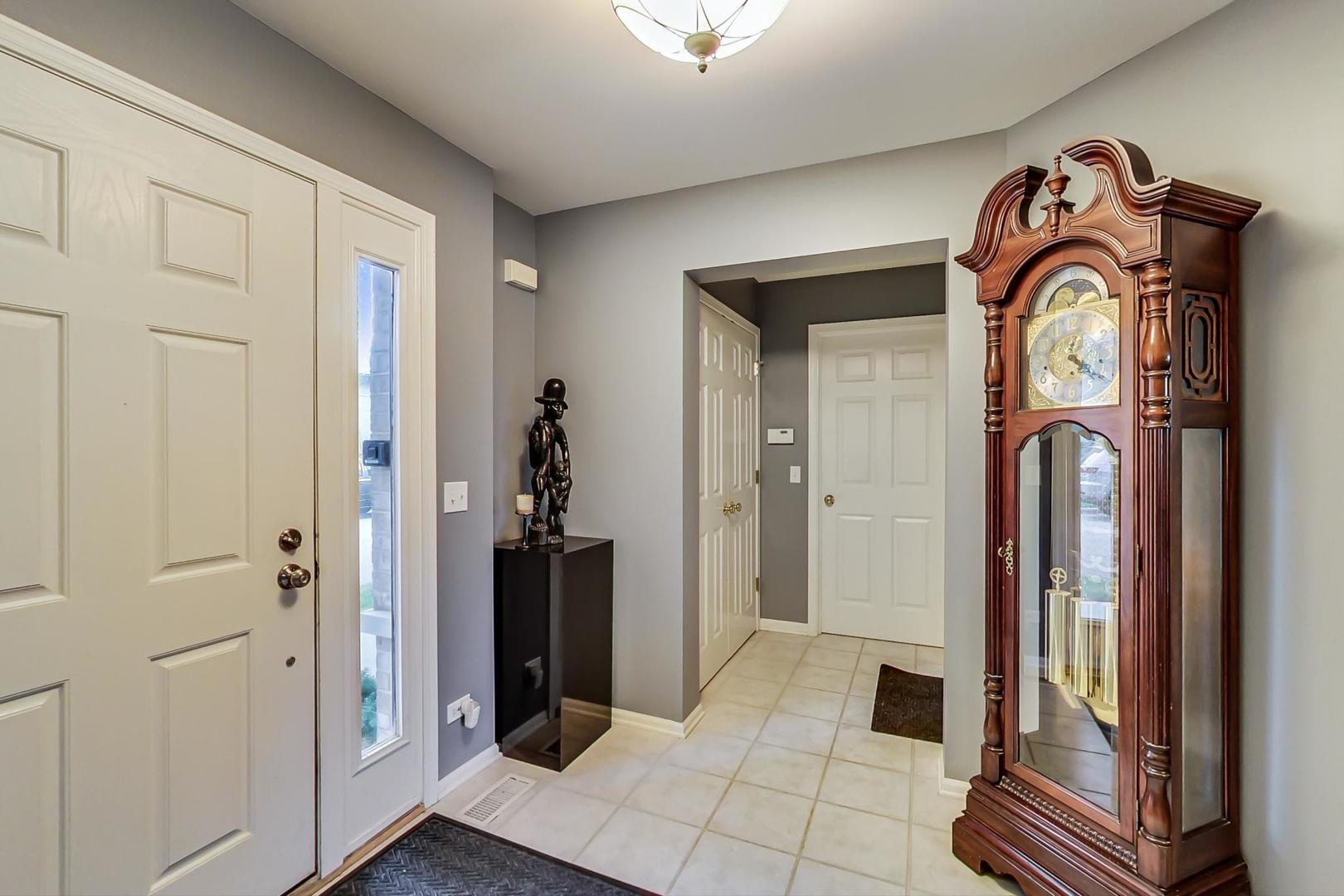 701 Lyster Road, Unit 701 Highwood, IL 60040 - Photo 5 of 38