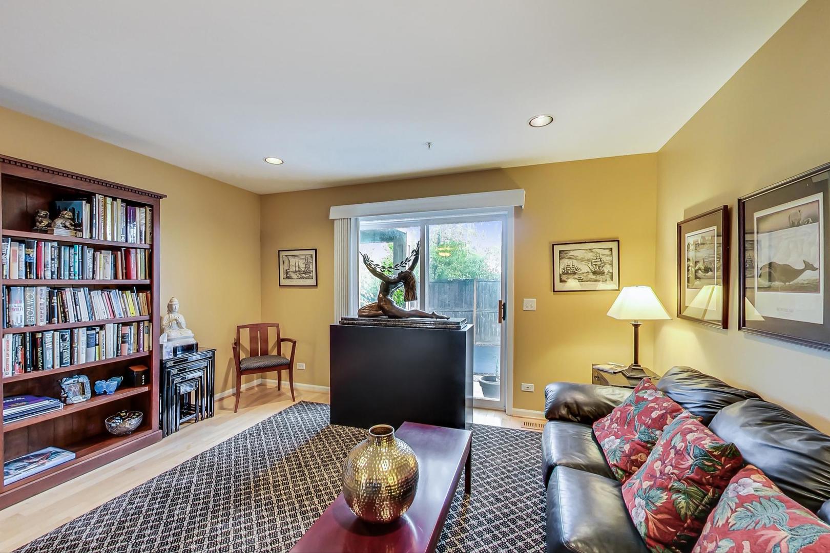 701 Lyster Road, Unit 701 Highwood, IL 60040 - Photo 6 of 38