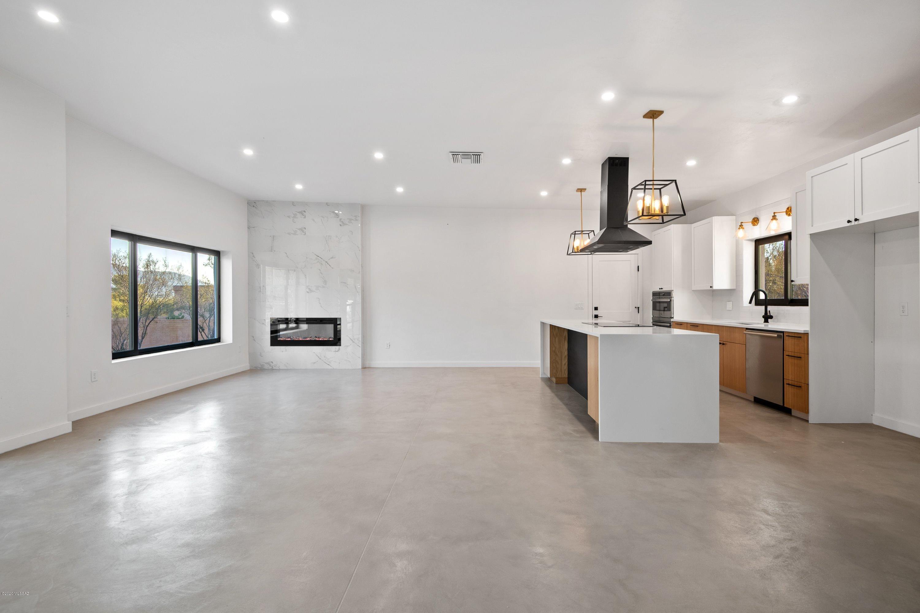 8250 East Rockgate Road Tucson, AZ 85750 - Photo 15 of 46