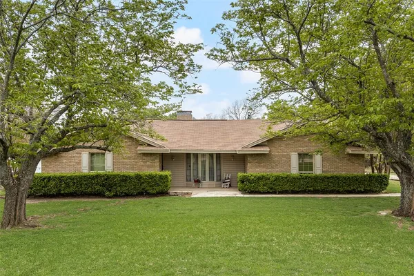 $380,000 | 830 Mt Zion Road, Midlothian, TX 76065