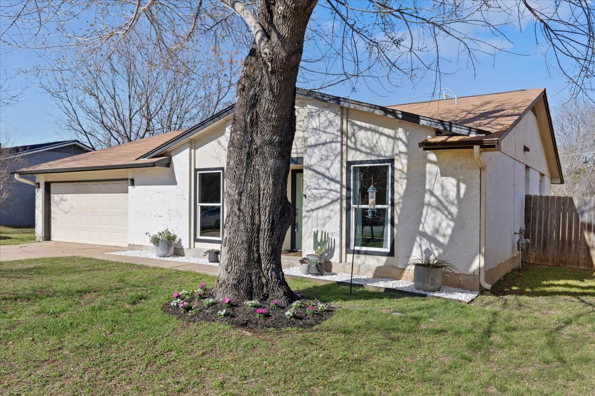 2602 Gettysburg Drive Austin, TX 78745 - Photo 2 of 28